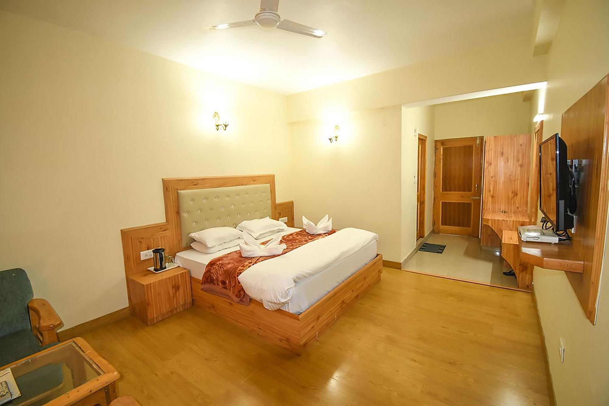 New Ambika International Mall Road Hotel Manali  Exterior photo